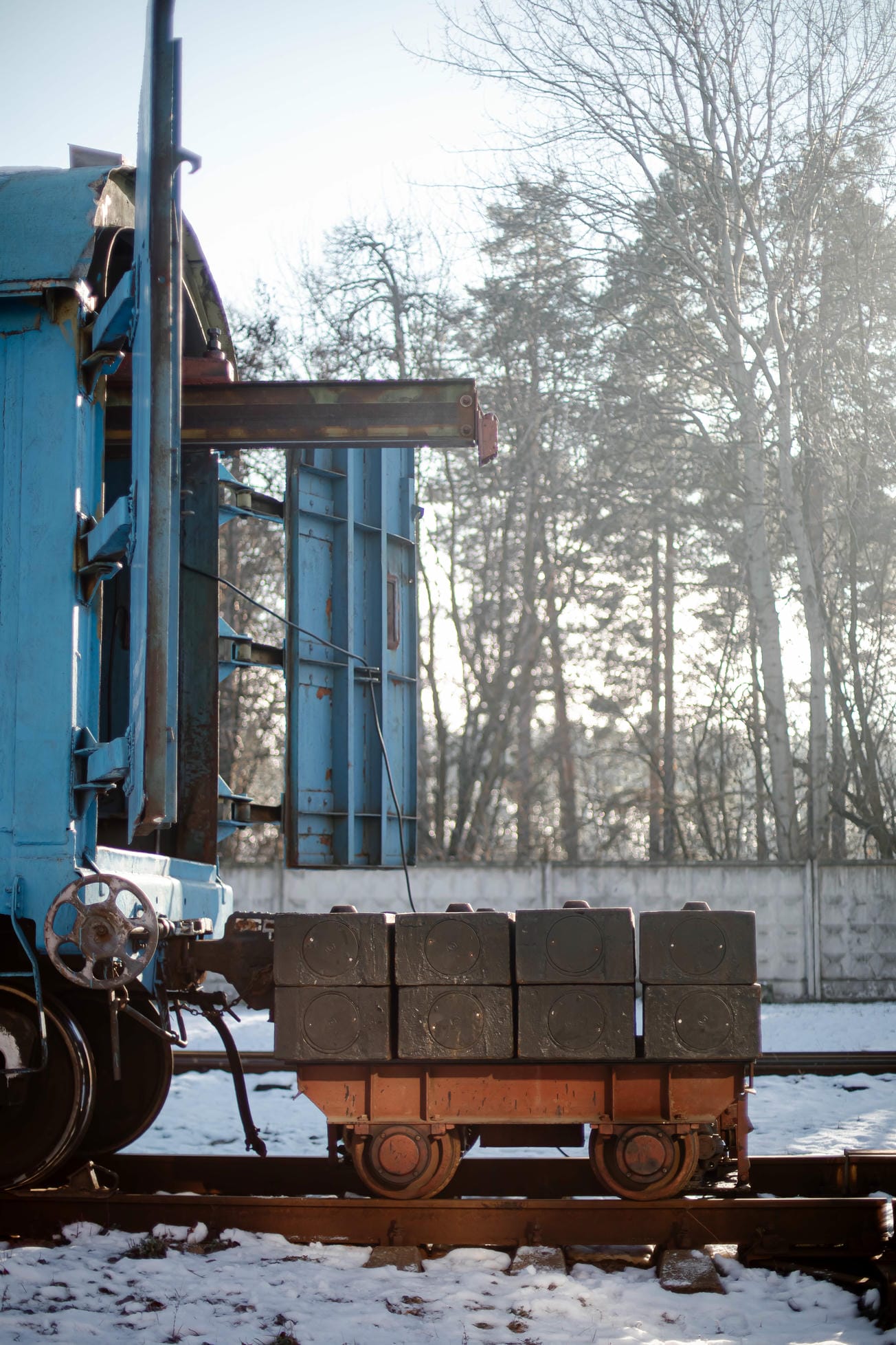 Візок з металевим вантажем